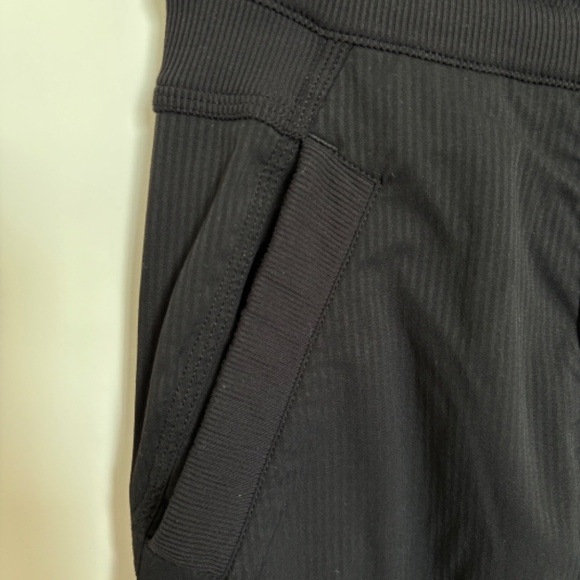 Lululemon Studio Crop Size 2 Black - Picture 13 of 15